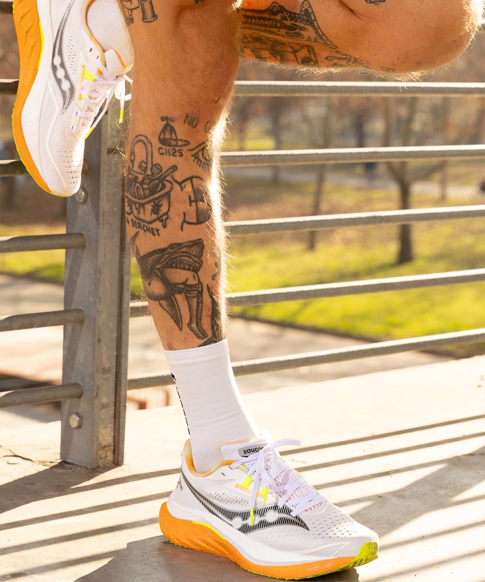 Saucony løpesko med tykk mellomsåle – demping og komfort for asfalt og lange distanser.